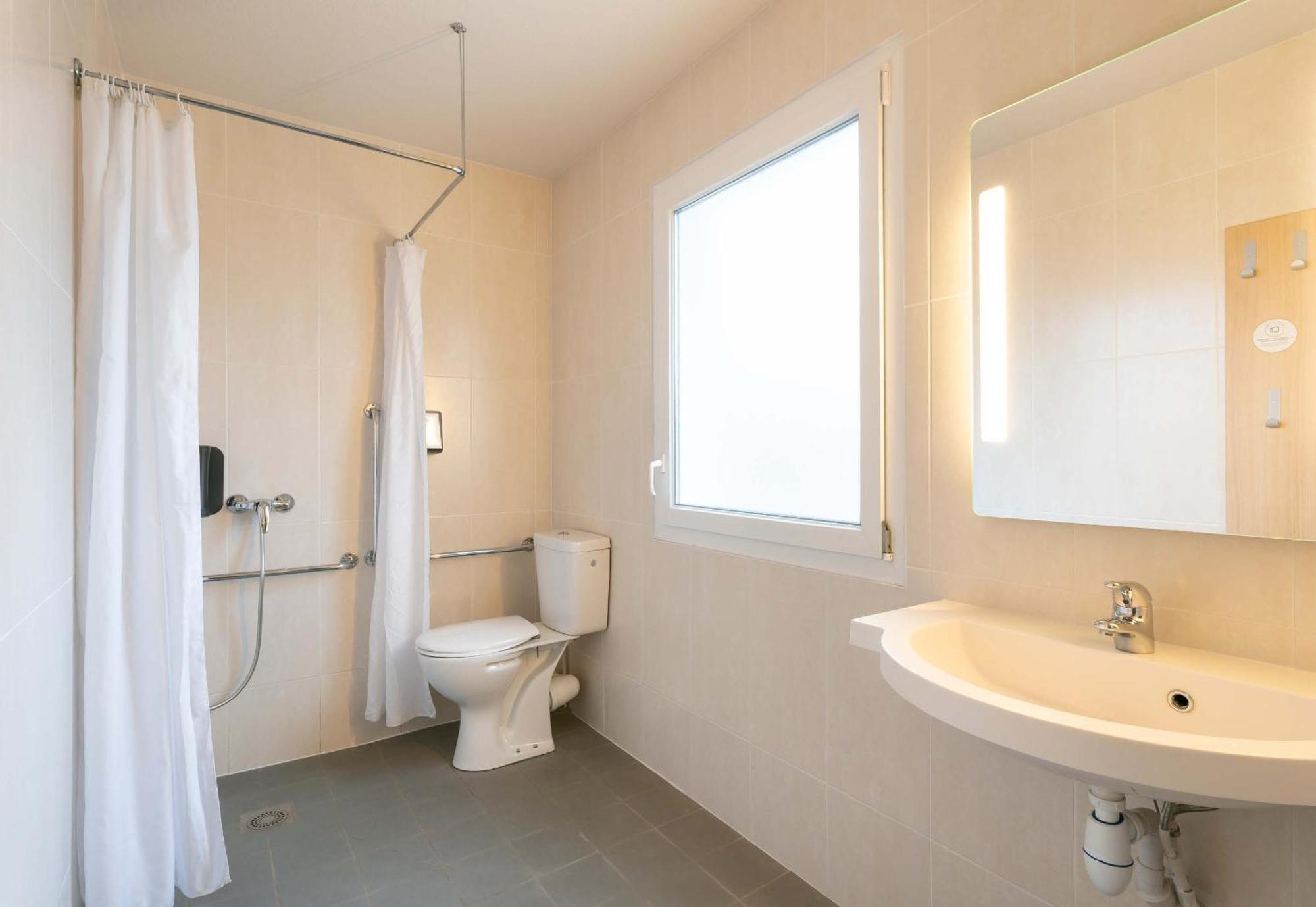 B&B Hotel Vannes Ouest Golfe Du Morbihan Exterior photo